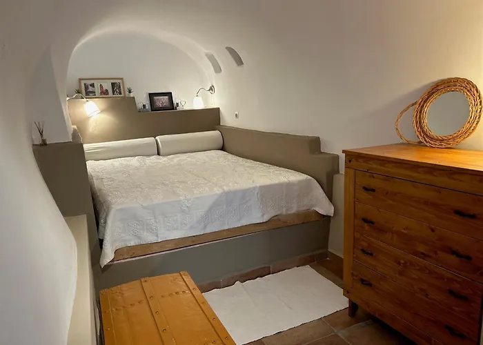 Mani \'S Cave