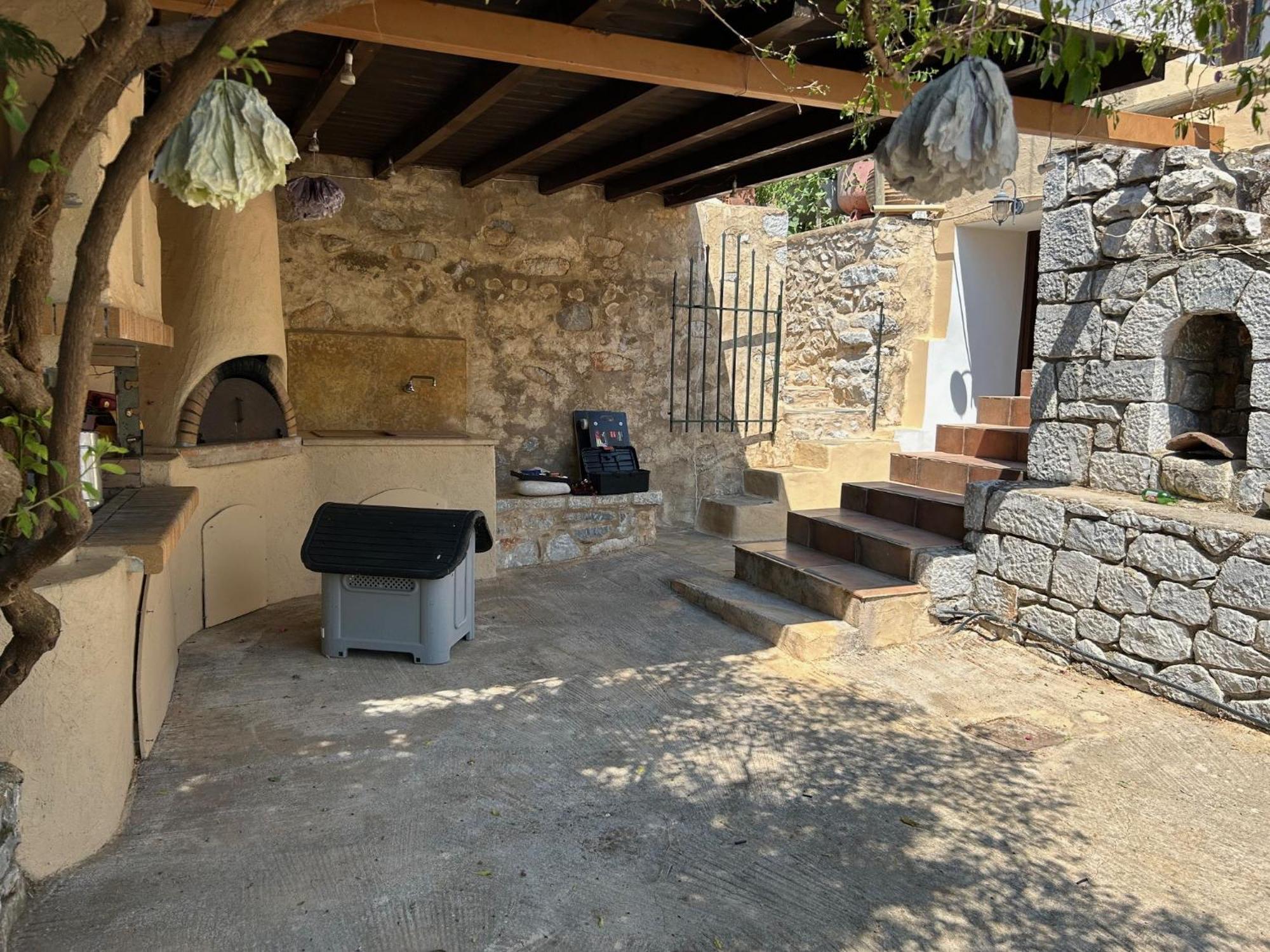 Mani 's Cave Apartment Areopoli